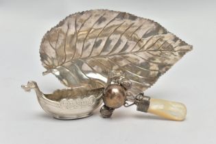 A SELECTION OF SILVER AND WHITE METAL ITEMS, to include an early 20th century silver rattle with
