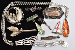 ASSORTED SILVER AND WHITE METAL JEWELLERY, to include a silver mariner chain, approximate length