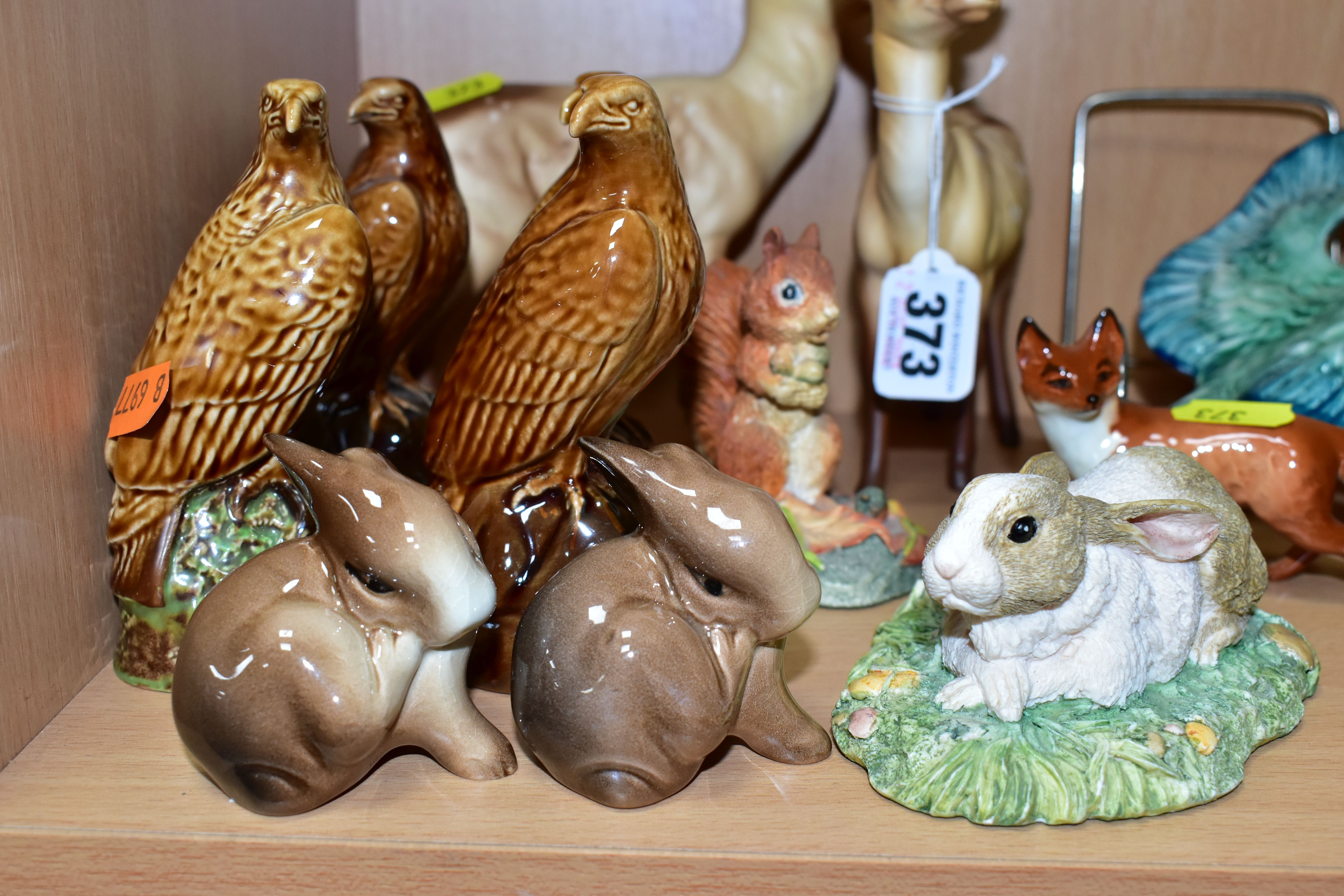 A GROUP OF THIRTEEN BESWICK BIRD AND ANIMAL FIGURES AND SCULPTURES, including a Kingfisher - - Bild 4 aus 4