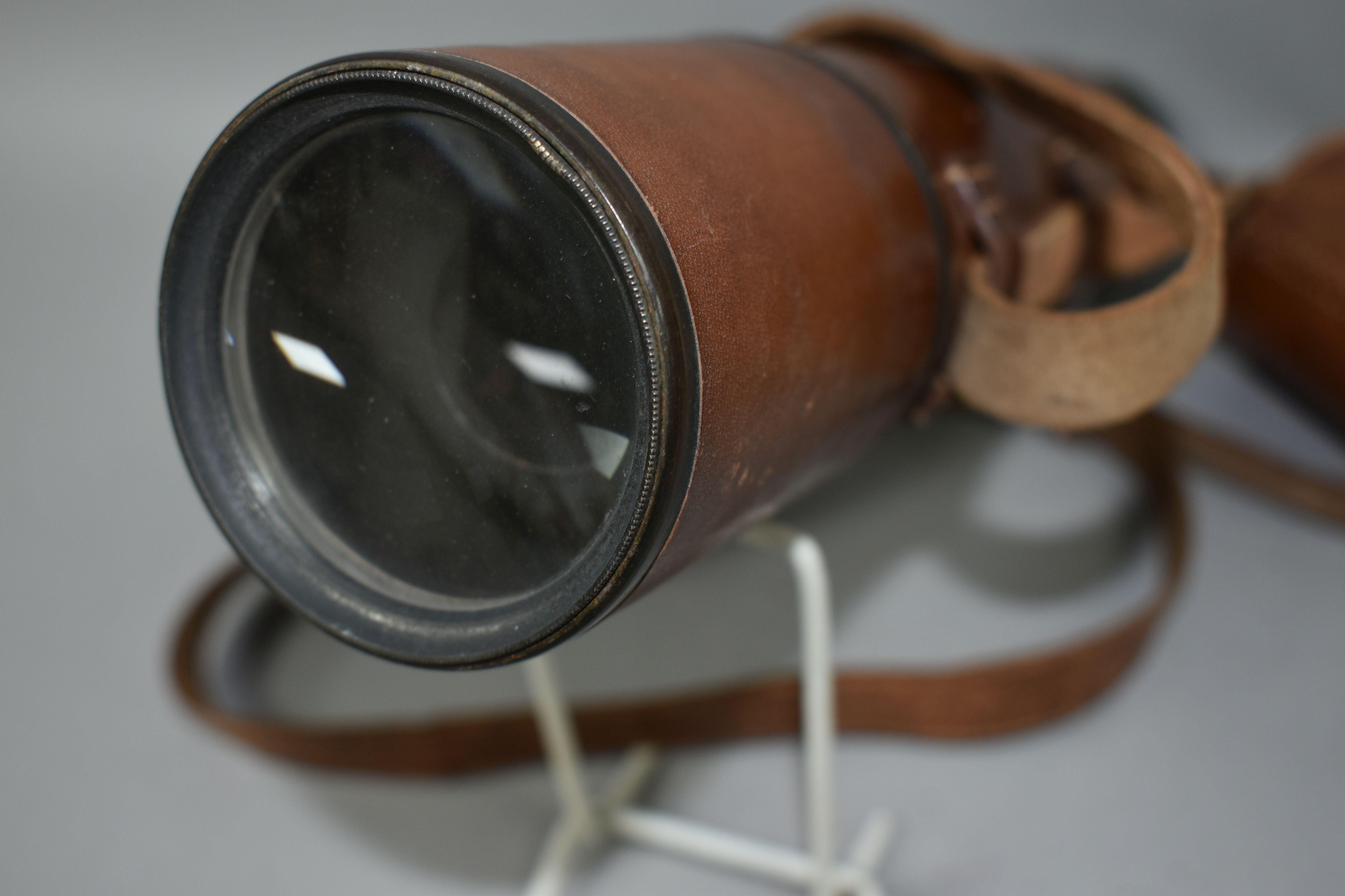 A 'THE CENTURY' TELESCOPE, by A G Parker & Co Ltd, Birmingham, four-drawer with extending shade over - Bild 3 aus 5