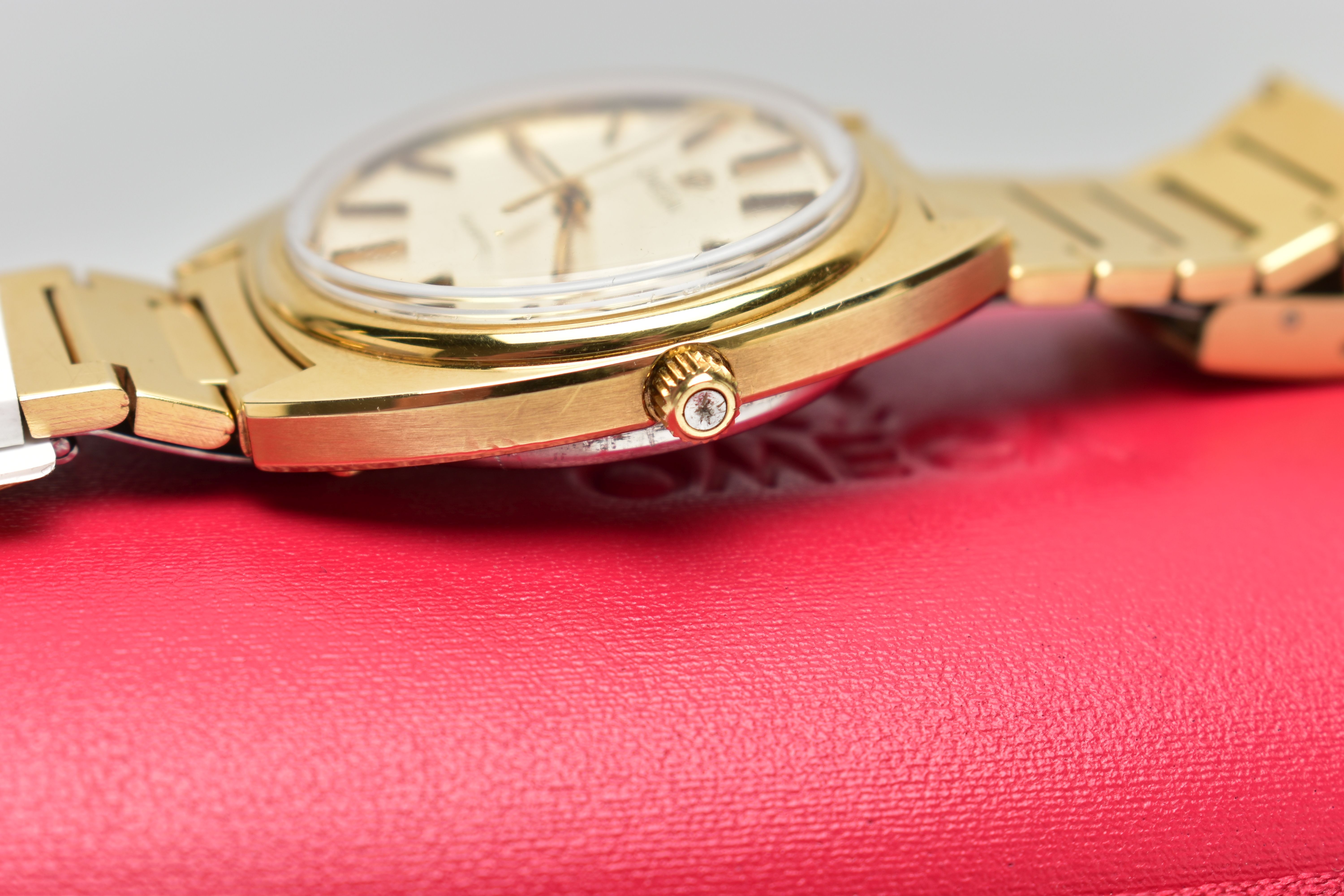 A GENTLEMANS GOLD PLATED OMEGA WRISTWATCH, the circular champagne dial, with baton hourly markers, - Image 6 of 6