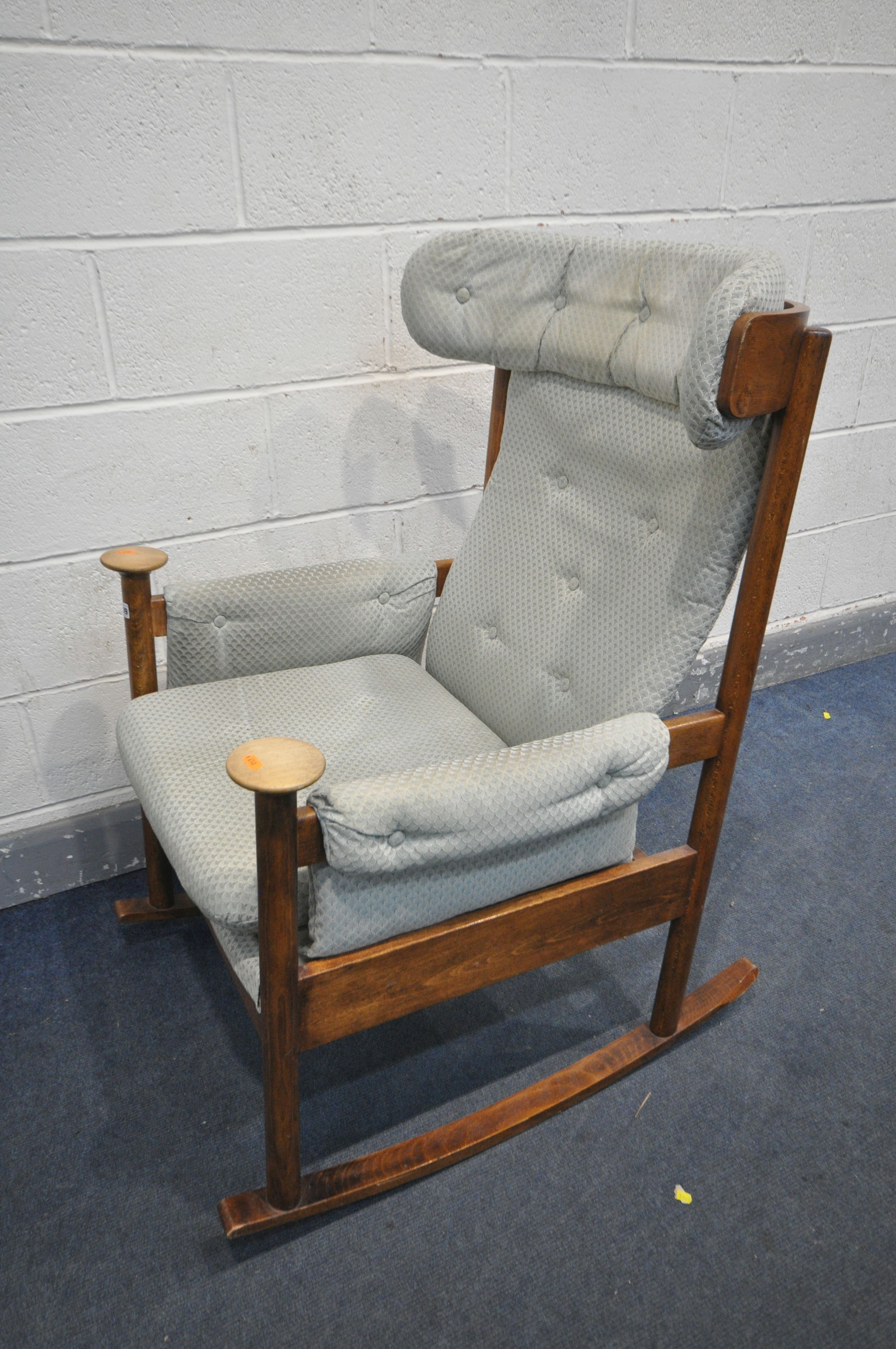 A MID CENTURY PARKER KNOLL MODEL PK 1031/4 TEAK ROCKING CHAIR (condition:-torn upholstered seat, and - Bild 2 aus 2