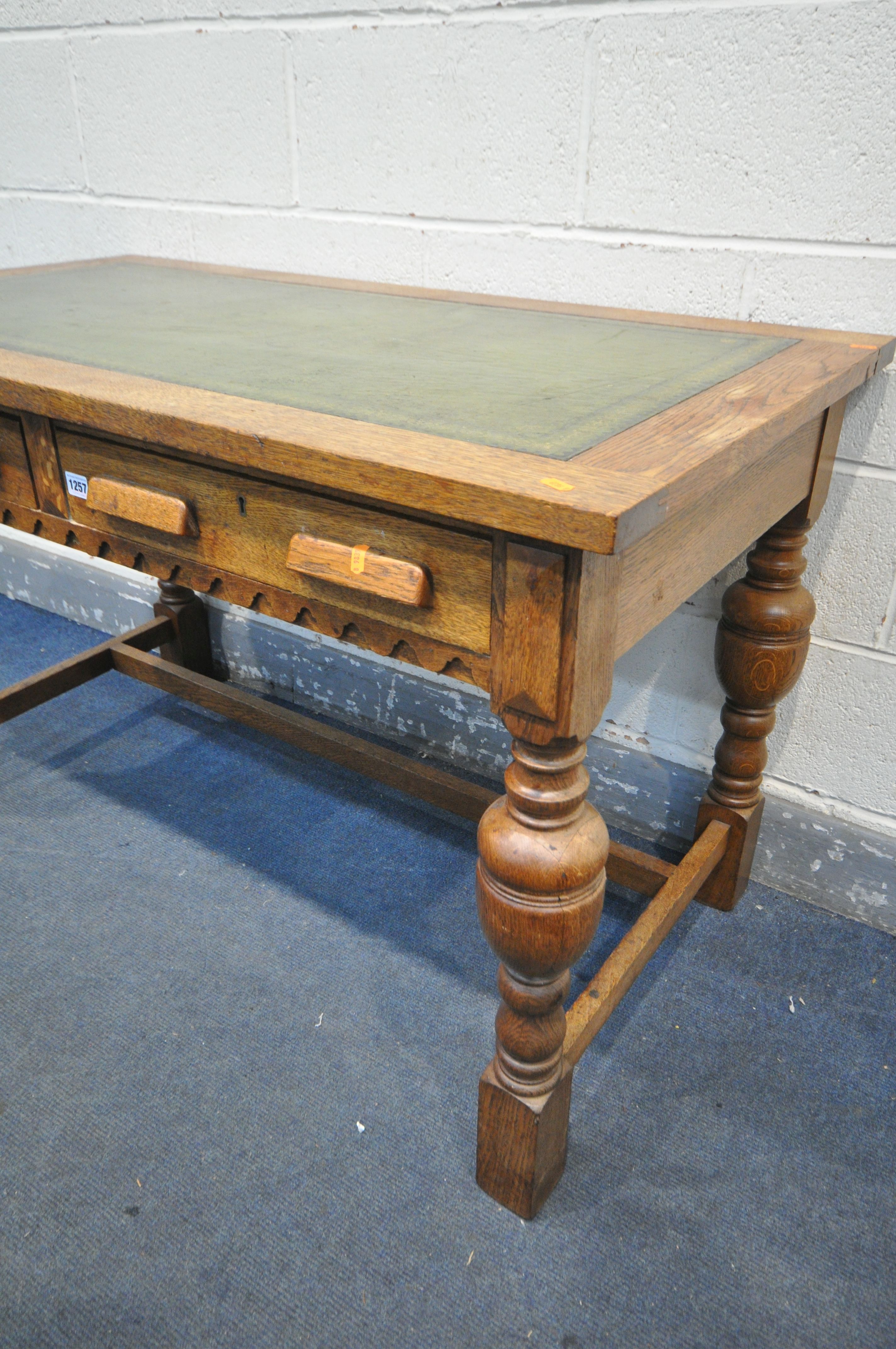 A 20TH CENTURY SOLID OAK WRITING DESK, with green leather inlay, two frieze drawers, on acorn - Bild 3 aus 3