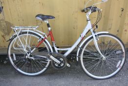 A RALEIGH PIONEER METRO LX LADIES BICYCLE with 21 speed Shimano gears, rear luggage rack and 19in