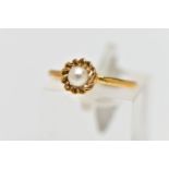 A 9CT GOLD CULTURED PEARL RING, single cultured cream pearl with a slight pink hue, measuring