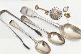 AN ASSORTMENT OF SILVER CUTLERY WITH WHITE AND YELLOW METAL JEWELLERY, a silver old English fiddle