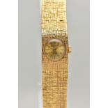 A MID 20TH CENTURY 9CT YELLOW GOLD WRISTWATCH, with circular champaign coloured dial, gold