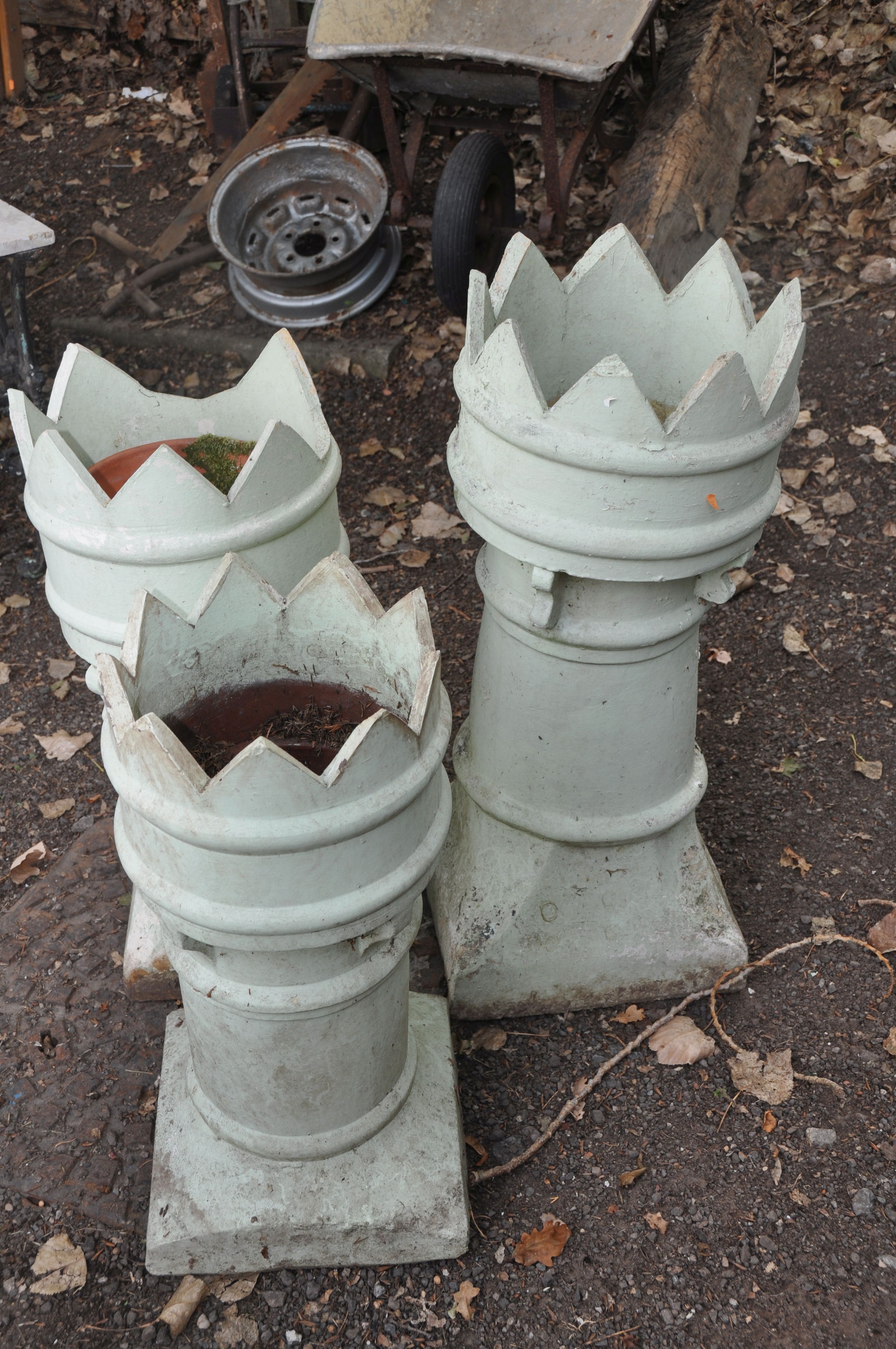 THREE CROWN TOPPED VINTAGE CHIMNEY POTS of different heights the tallest being 87cm the smallest - Image 2 of 4