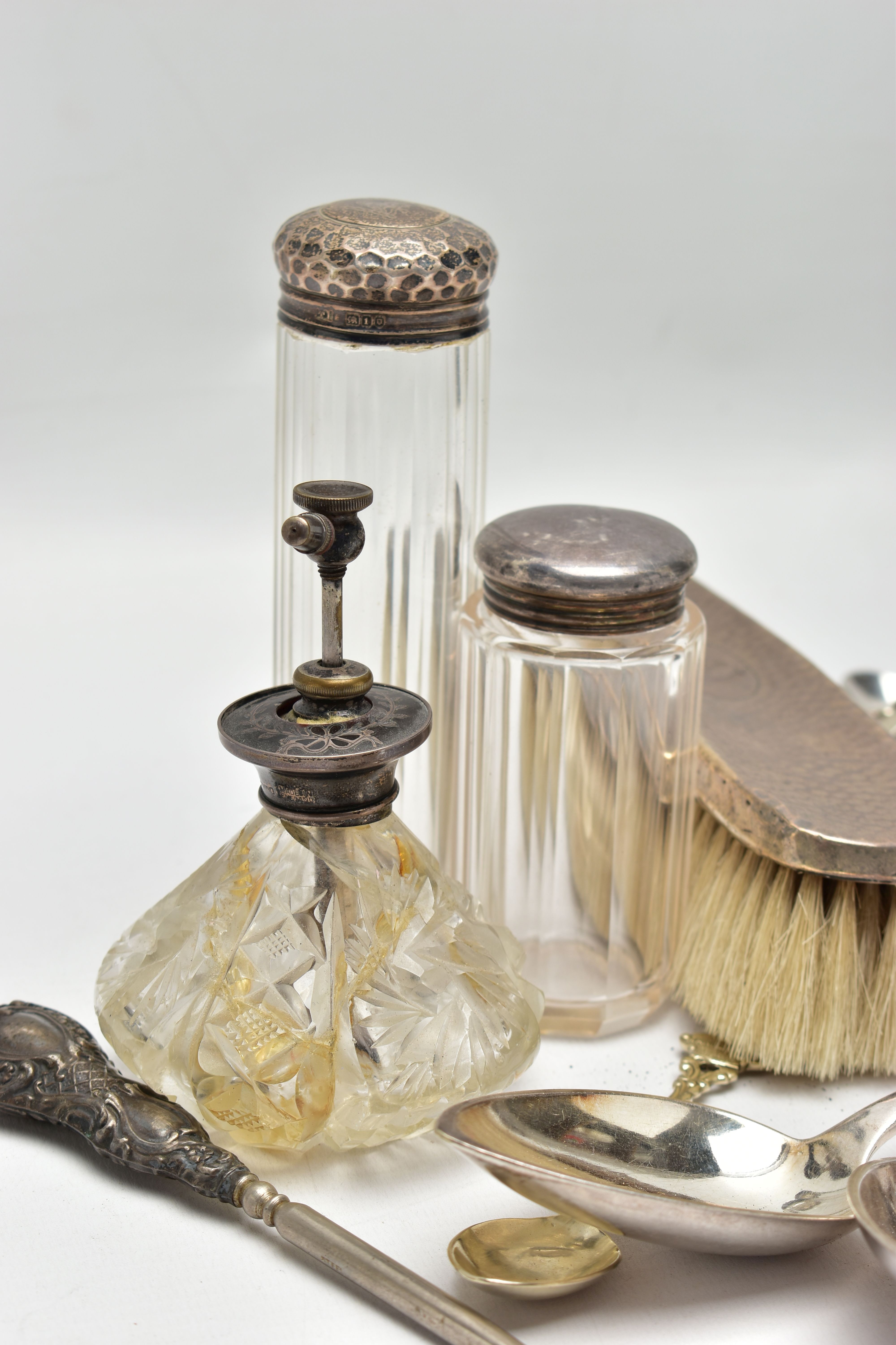 A BOX OF ASSORTED SILVER AND WHITE METAL ITEMS, to include a silver lined clothes brush with - Image 3 of 3