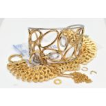 AN ASSORTMENT OF 9CT GOLD JEWELLERY, to include a yellow gold fancy link bracelet AF, fitted with