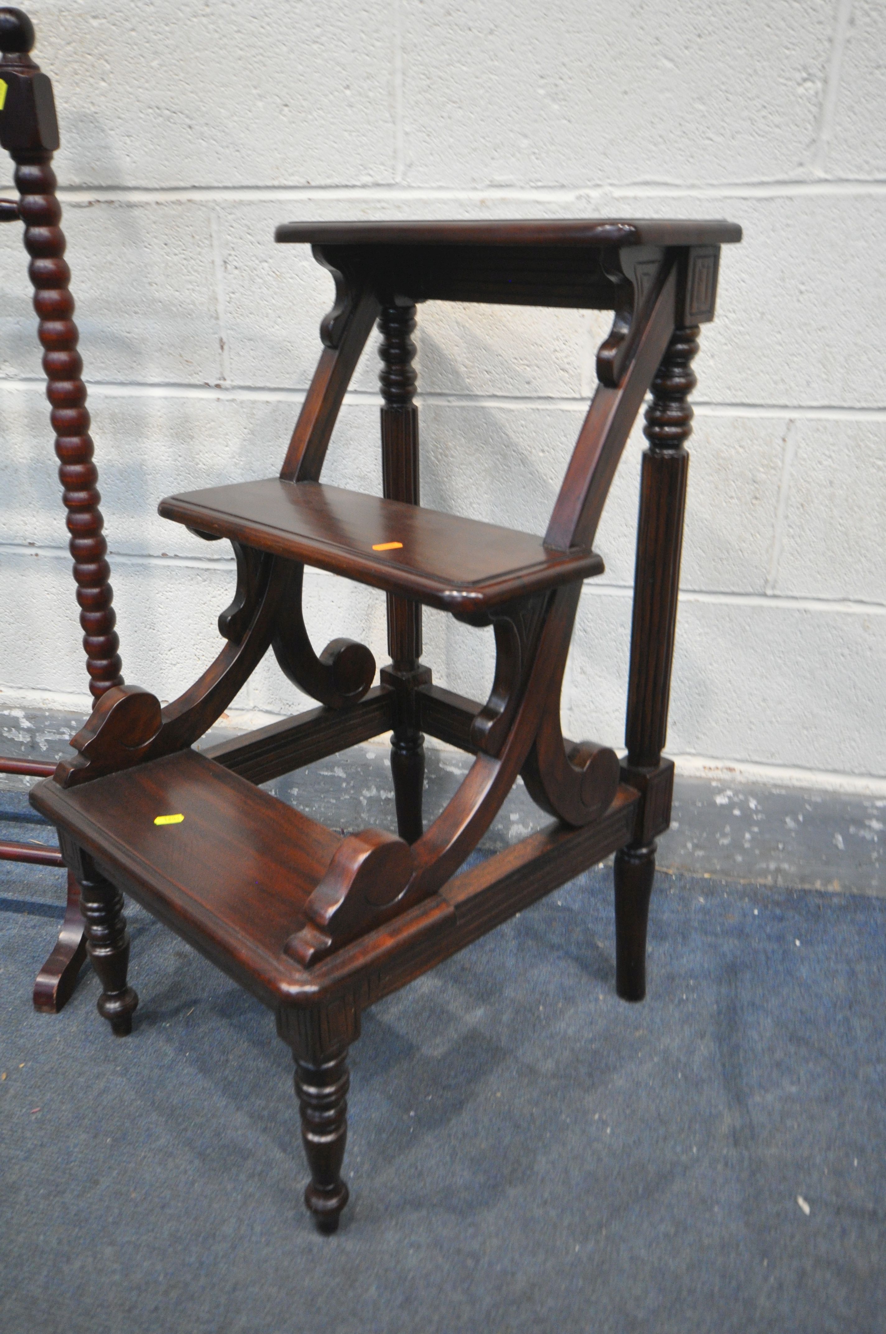 A REPRODUCTION MAHOGANY LIBRARY STEPS, with fluted supports, width 45cm x depth 51cm x height - Image 4 of 6