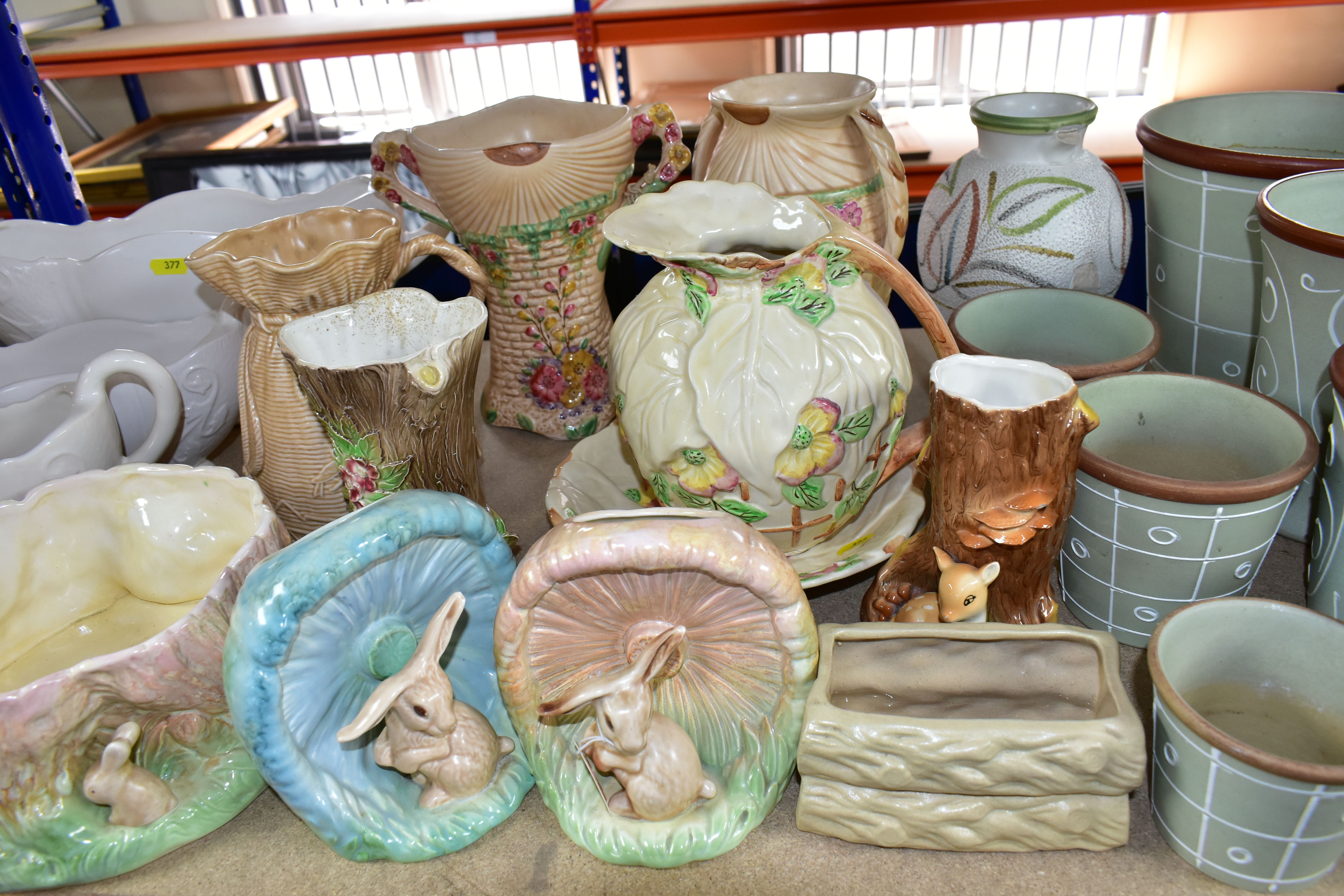 A COLLECTION OF DENBY, SYLVAC, HORNSEA, ARTHUR WOOD AND OTHER CERAMICS, including six green and