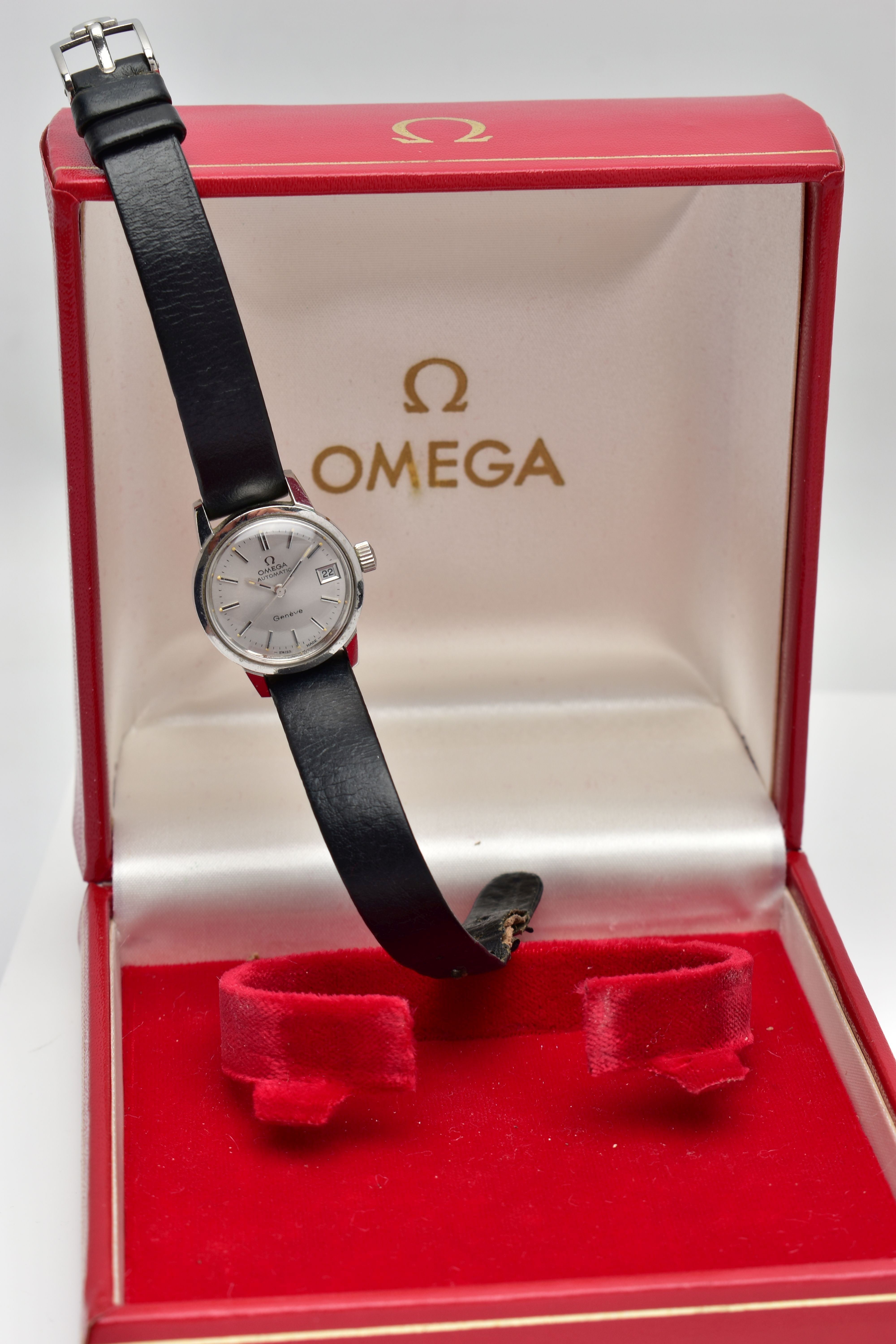 AN OMEGA AUTOMATIC WRISTWATCH WITH OMEGA BOX, the silver coloured case, measuring approximately - Image 4 of 7