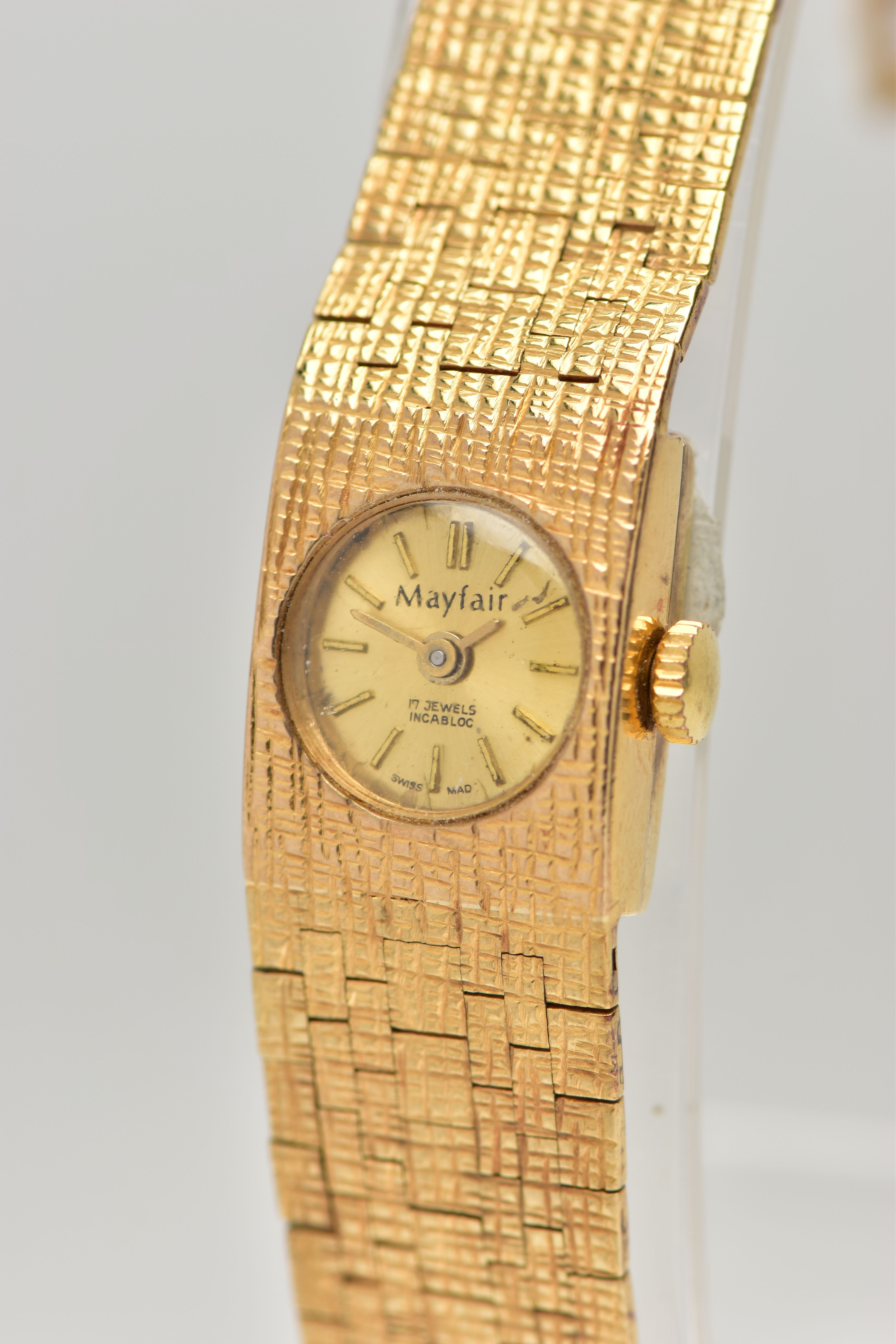 A MID 20TH CENTURY 9CT YELLOW GOLD WRISTWATCH, with circular champaign coloured dial, gold - Image 2 of 6