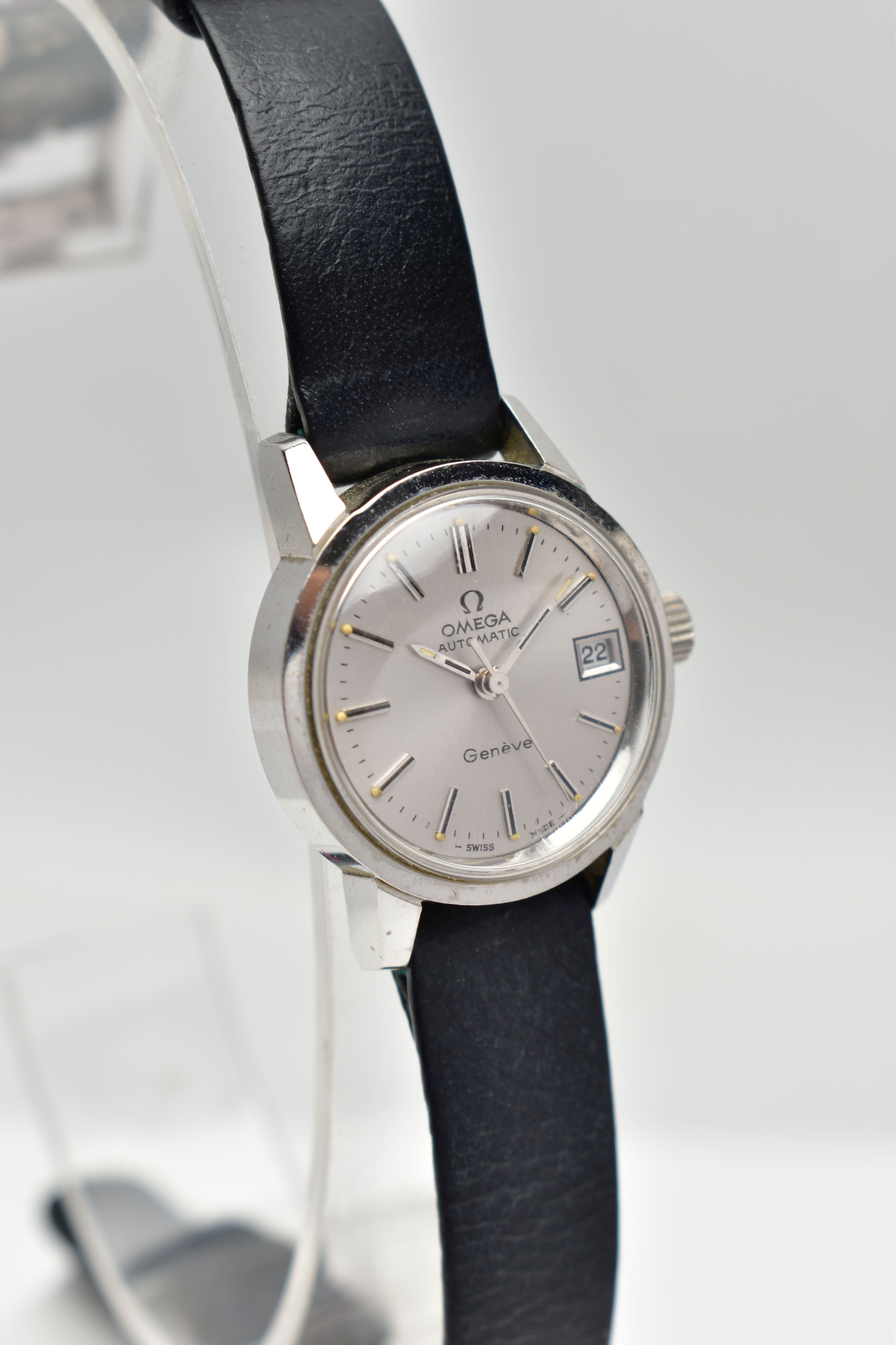 AN OMEGA AUTOMATIC WRISTWATCH WITH OMEGA BOX, the silver coloured case, measuring approximately - Image 3 of 7