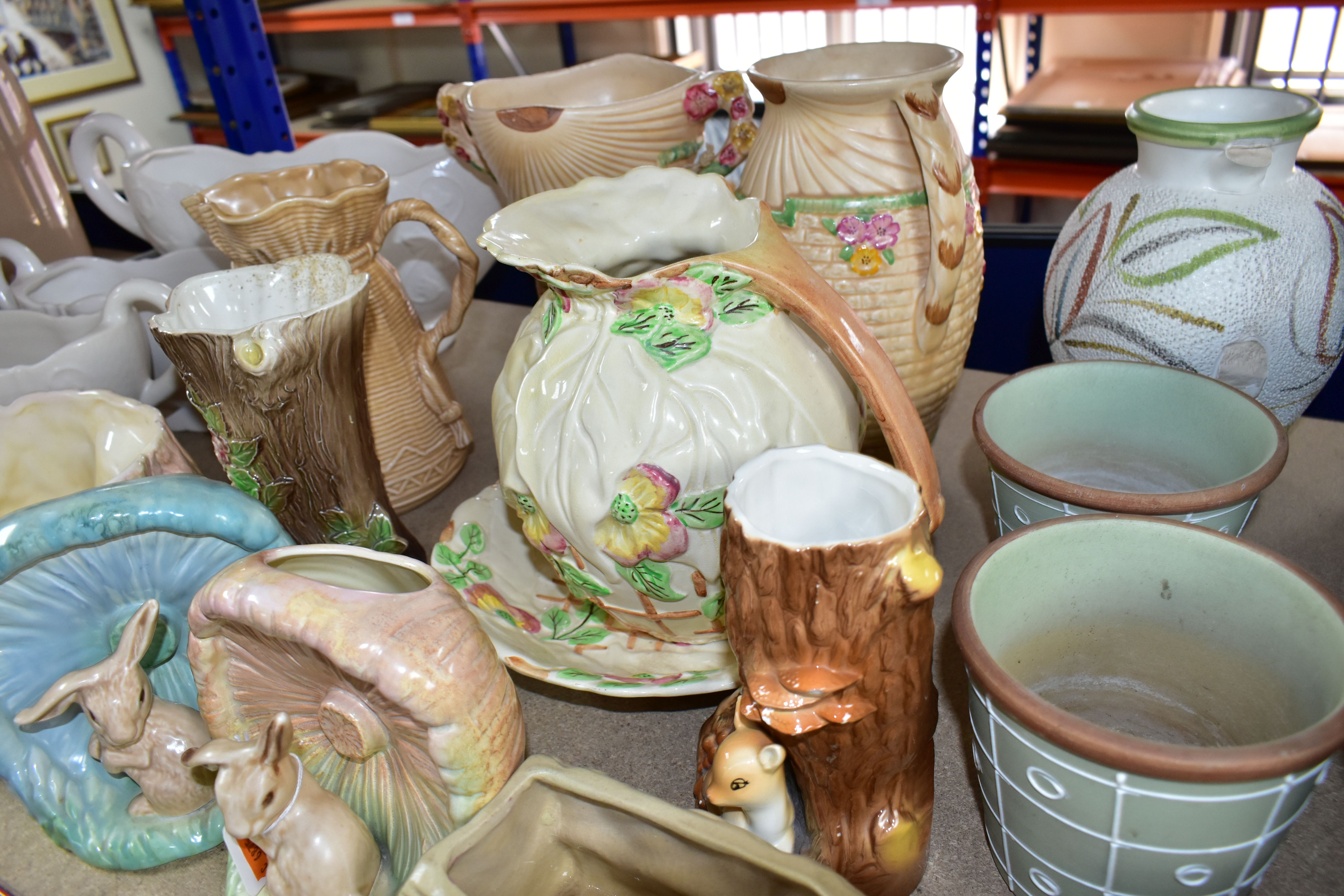 A COLLECTION OF DENBY, SYLVAC, HORNSEA, ARTHUR WOOD AND OTHER CERAMICS, including six green and - Image 3 of 5