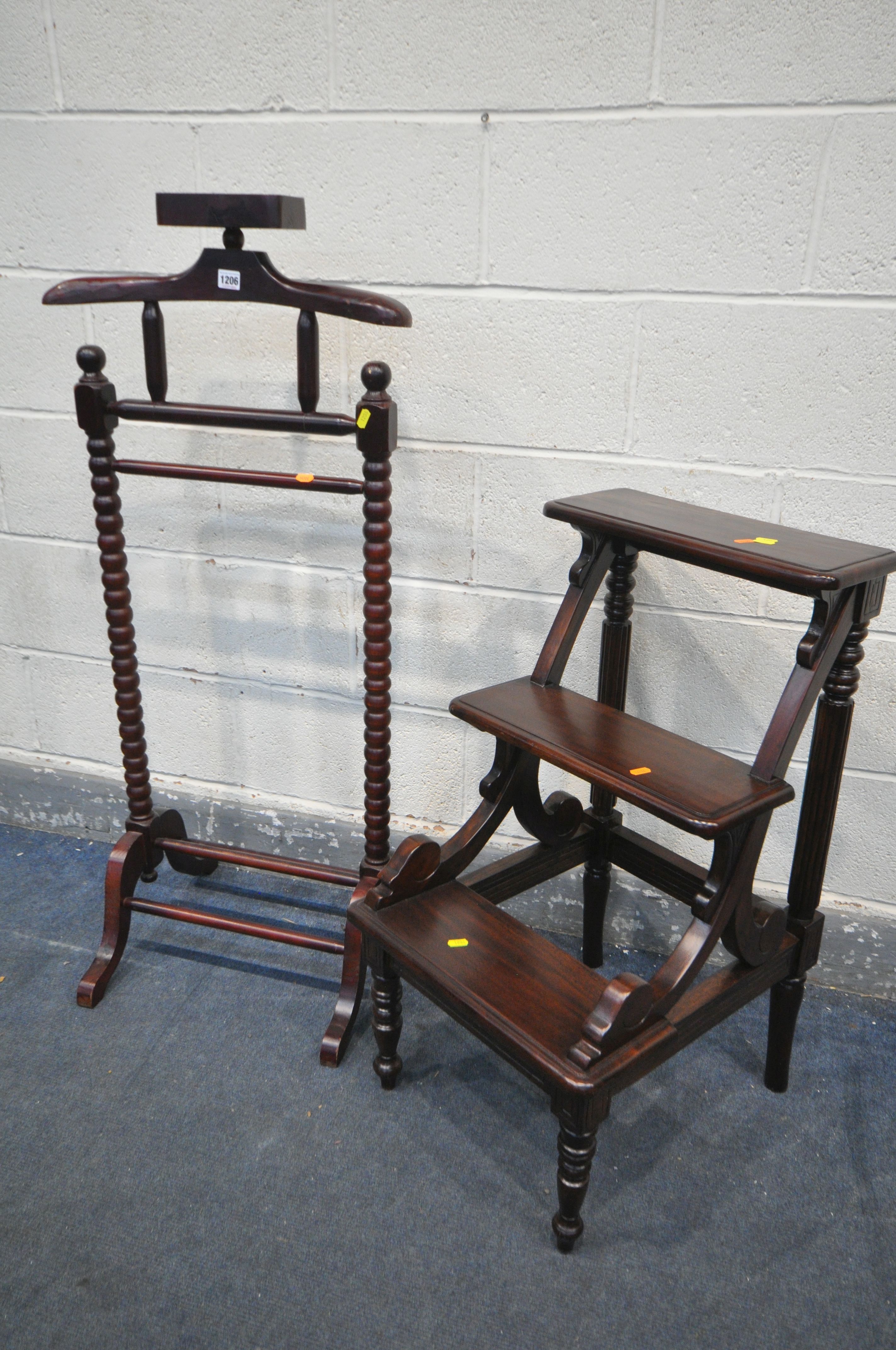 A REPRODUCTION MAHOGANY LIBRARY STEPS, with fluted supports, width 45cm x depth 51cm x height - Image 2 of 6