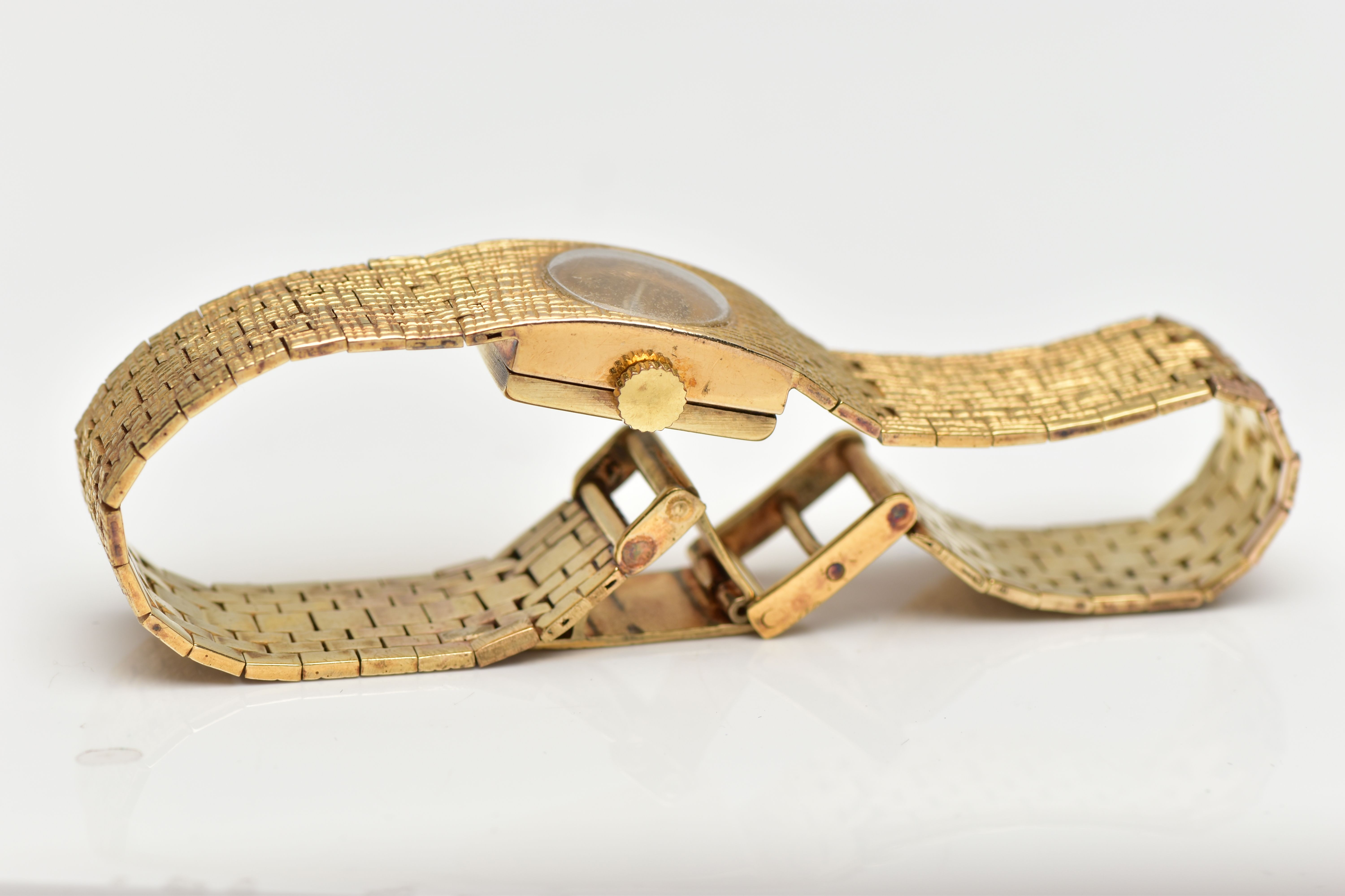 A MID 20TH CENTURY 9CT YELLOW GOLD WRISTWATCH, with circular champaign coloured dial, gold - Image 6 of 6