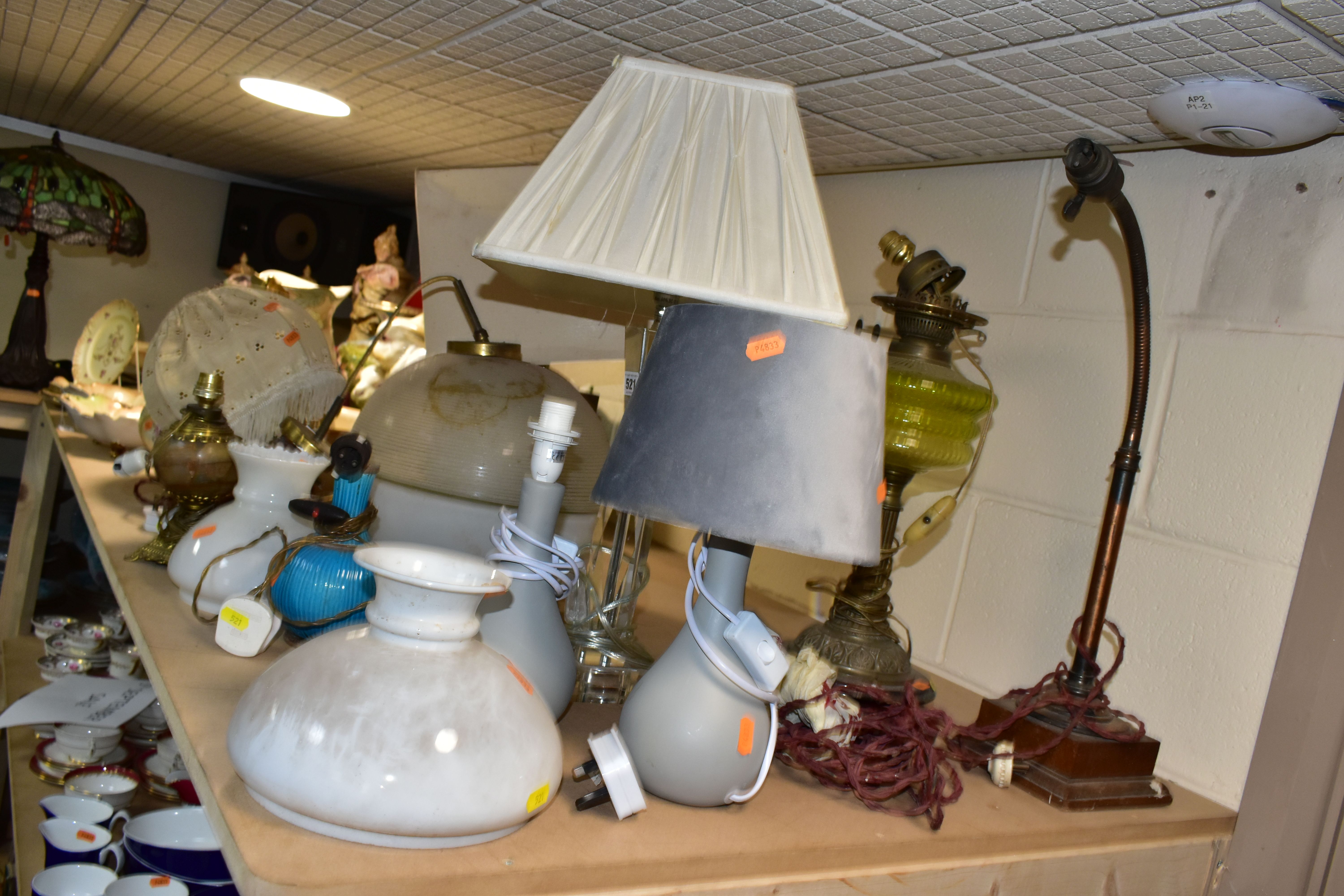 A GROUP OF VINTAGE AND MODERN TABLE LAMPS, nine table lamps including a painted wooden lamp, a brass - Image 3 of 3