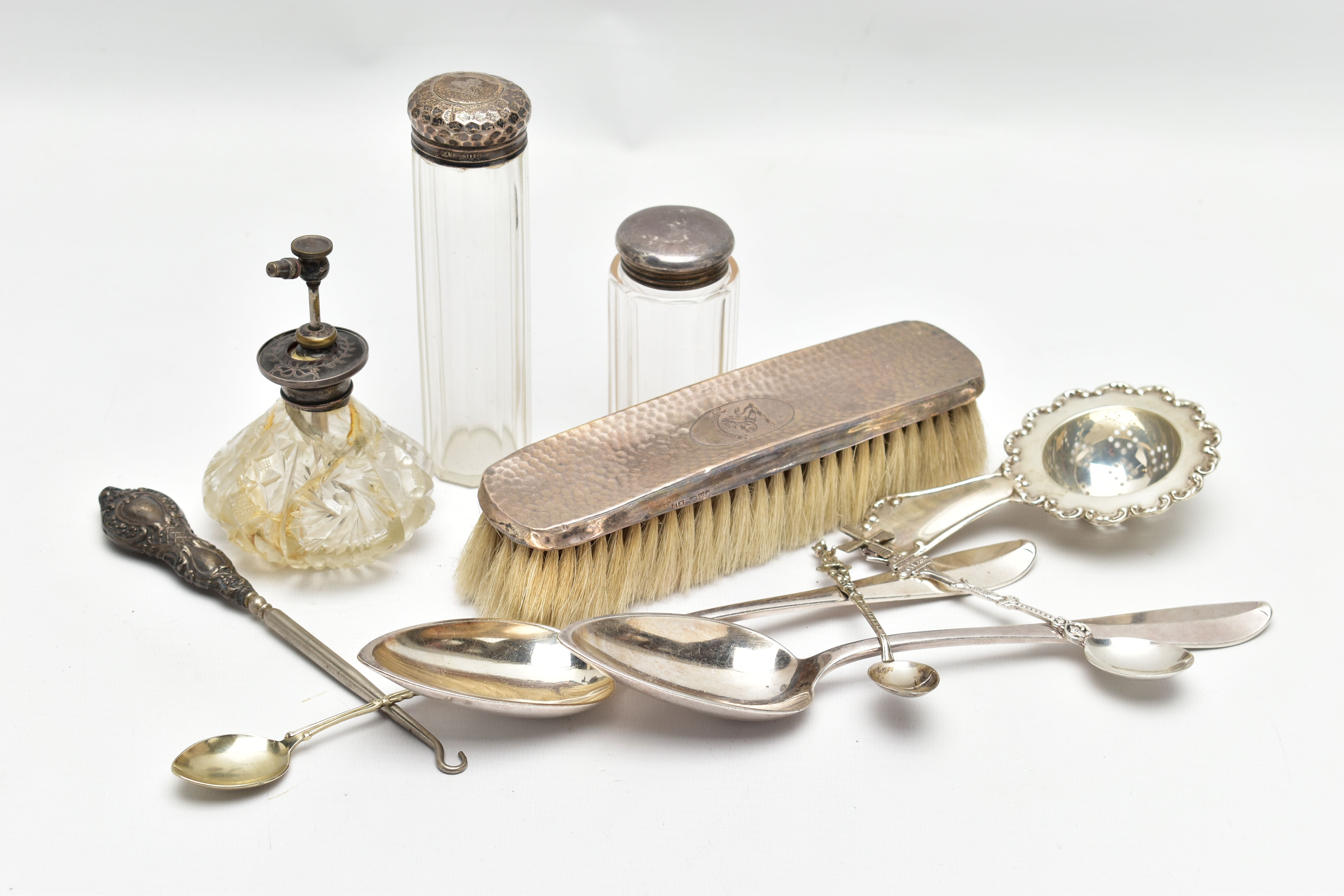 A BOX OF ASSORTED SILVER AND WHITE METAL ITEMS, to include a silver lined clothes brush with