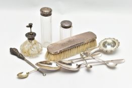 A BOX OF ASSORTED SILVER AND WHITE METAL ITEMS, to include a silver lined clothes brush with