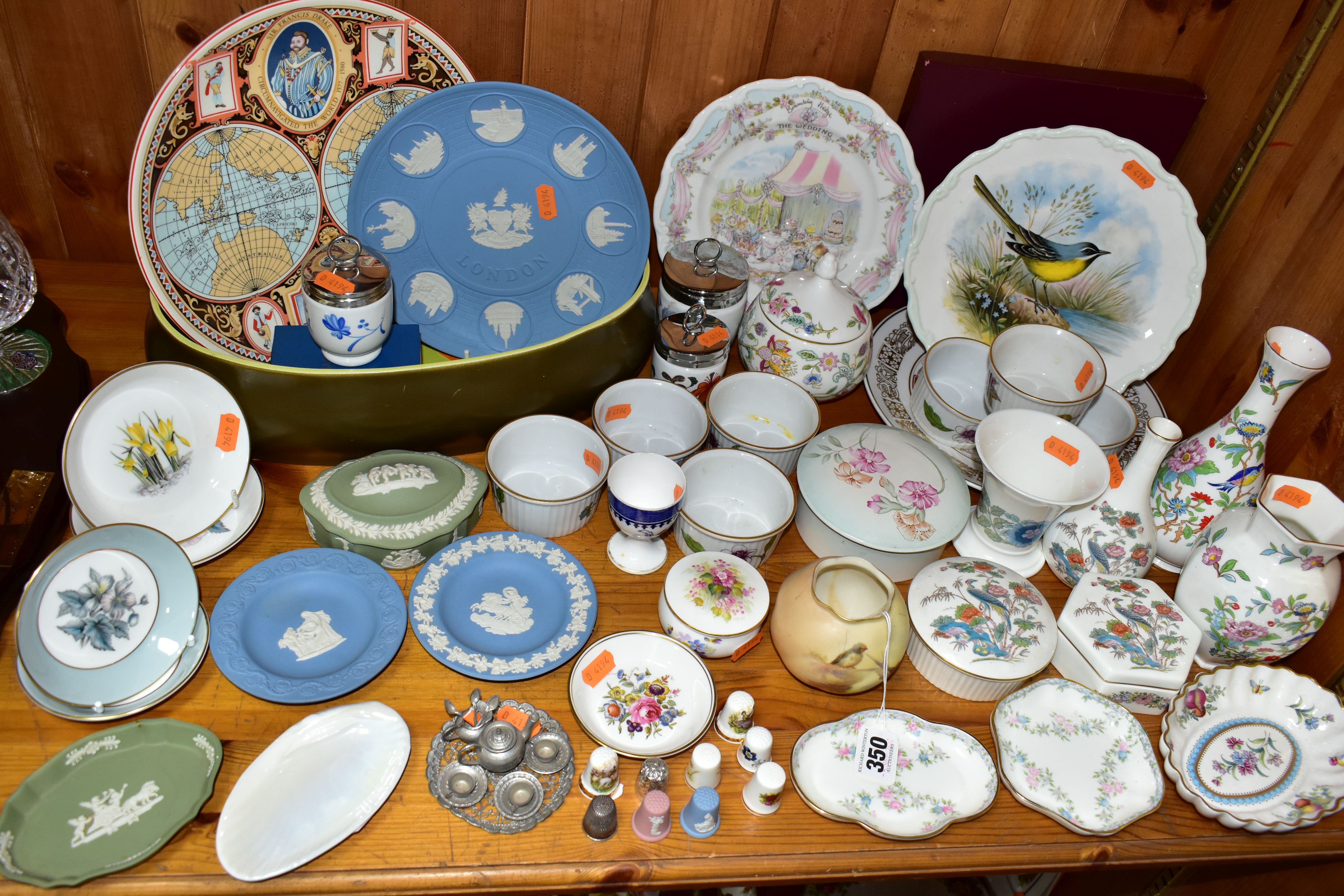 A GROUP OF CERAMICS AND METALWARES, approximately forty pieces to include an Edwardian Royal