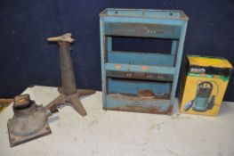 A COLLECTION OF MISCELLANEOUS ITEMS to include a vintage Ern-lake four ton tower jack, Blackspur