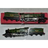 A BOXED HORNBY DUBLO CASTLE CLASS LOCOMOTIVE, 'Bristol Castle' No.7013, B.R. lined green livery (