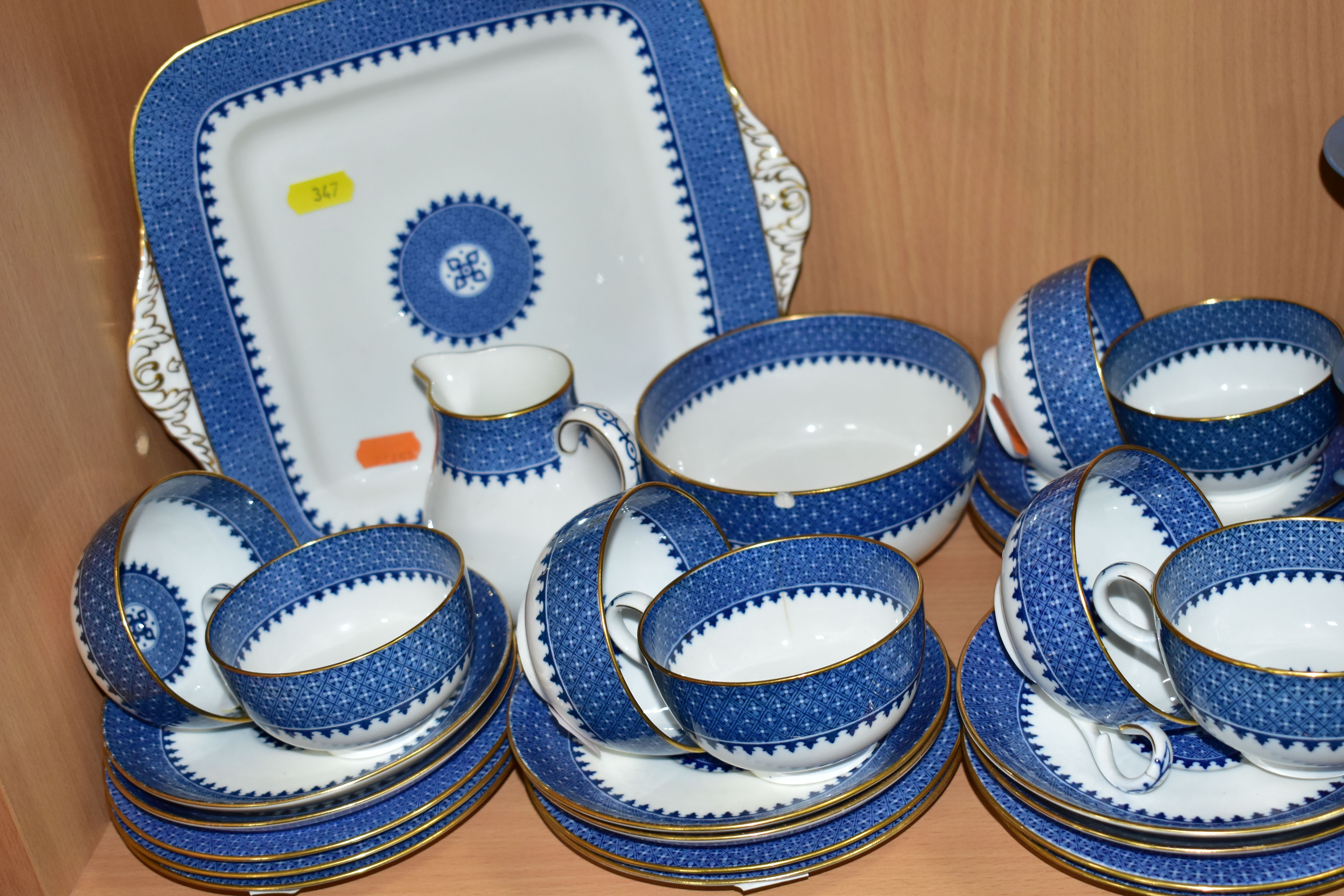 A TWENTY SEVEN PIECE WEDGWOOD LYNN Y6801 PART TEA SET, comprising a square twin handled cake