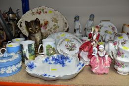 A GROUP OF CERAMICS AND A ROYAL ALBERT 'MOSS ROSE' PATTERN PART TEA SET, comprising seven tea plates