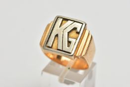 A HEAVY YELLOW METAL SIGNET RING, of a rectangular form displaying the initials 'KG', stepped