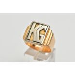 A HEAVY YELLOW METAL SIGNET RING, of a rectangular form displaying the initials 'KG', stepped