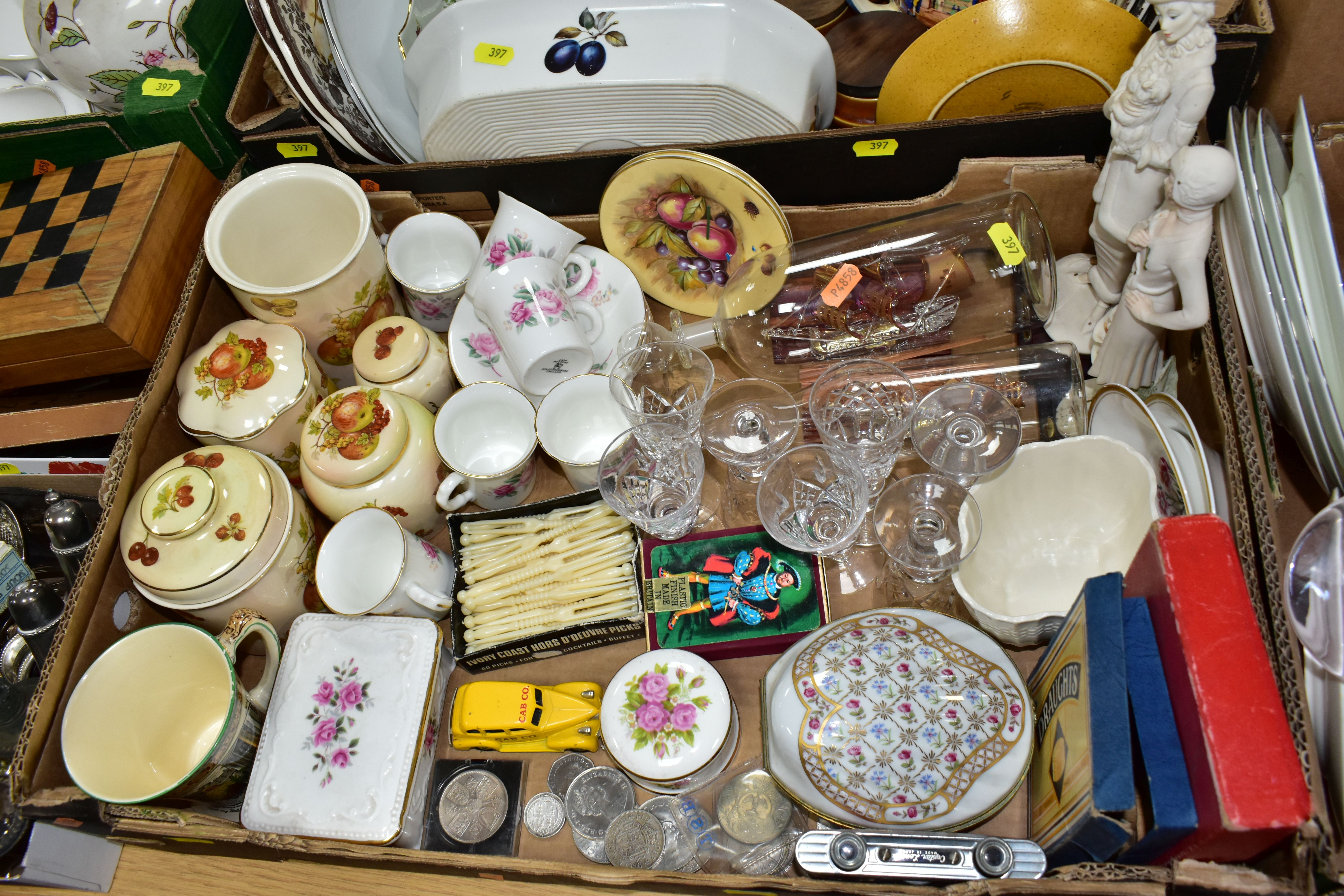 FIVE BOXES AND LOOSE CERAMICS, GLASSWARE, METALWARE, TWO TABLE LAMPS, GILT FRAMED PRINT AFTER - Image 3 of 16