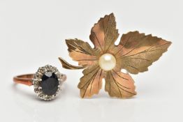 A 9CT YELLOW GOLD SAPPHIRE AND DIAMOND CLUSTER RING AND A 9CT YELLOW GOLD CULTURED PEARL BROOCH, the