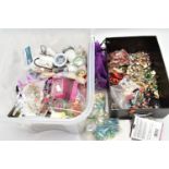 A LARGE ASSORTMENT OF COSTUME JEWELLERY, MAINLY SEMI-PRECIOUS BEADS AND JEWELLERY MAKING SUPPLIES,