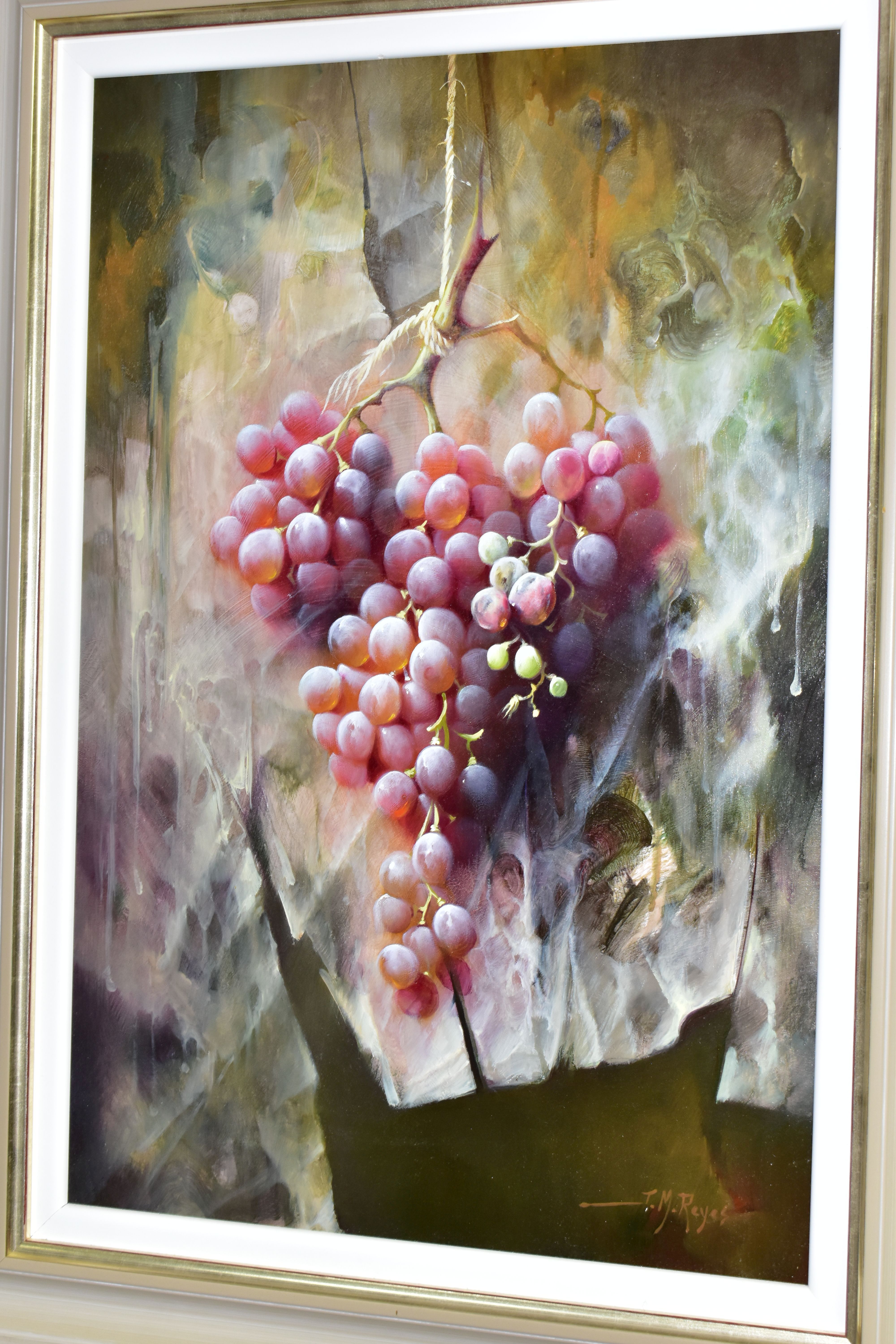 JOSE MANUEL REYES (SPANISH 1963) ' UVAS ROJAS II', a still life study of a bunch of red grapes, - Image 2 of 4