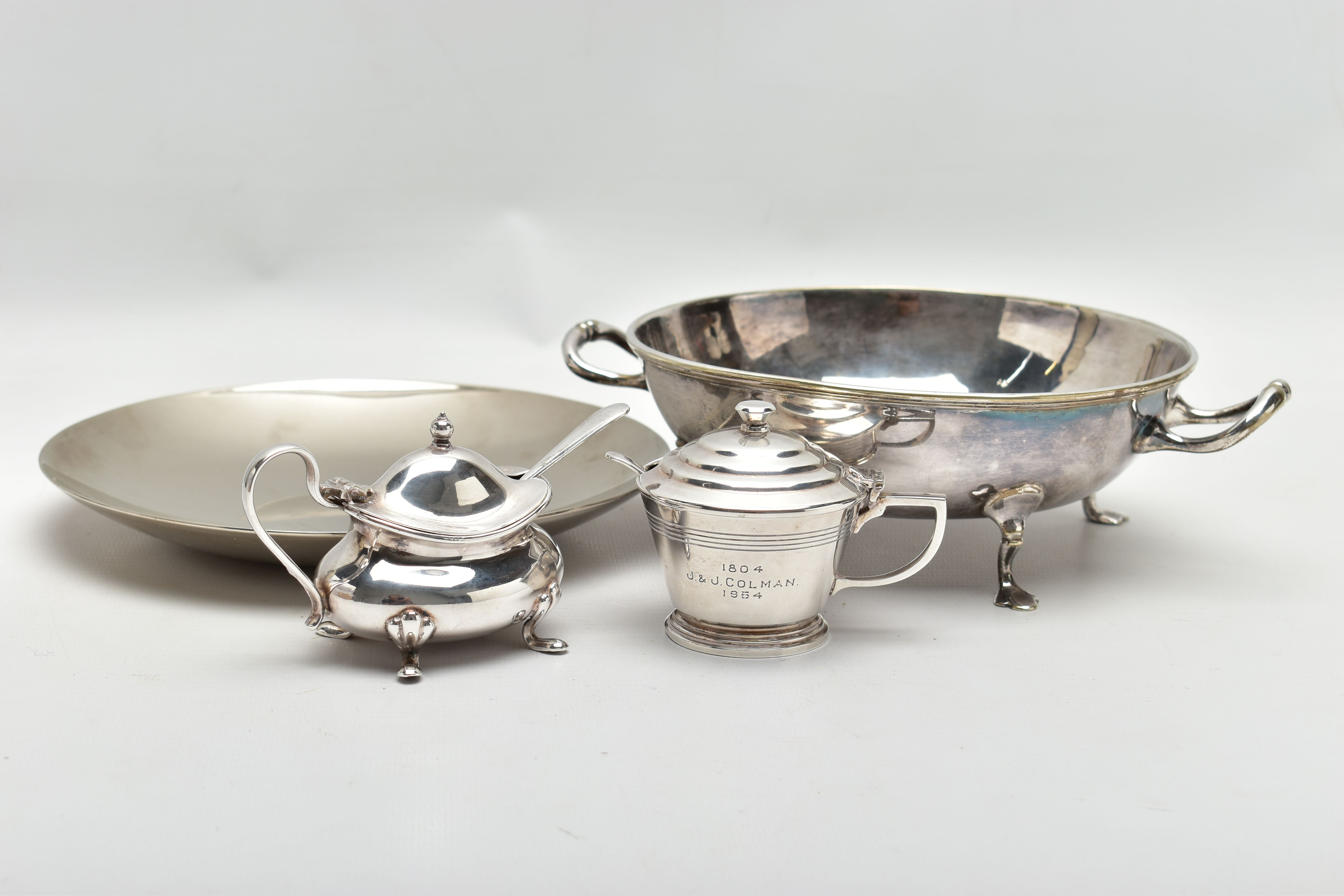 A SELECTION OF SILVER AND WHITE METALWARE, to include a mid 20th century silver mustard pot with