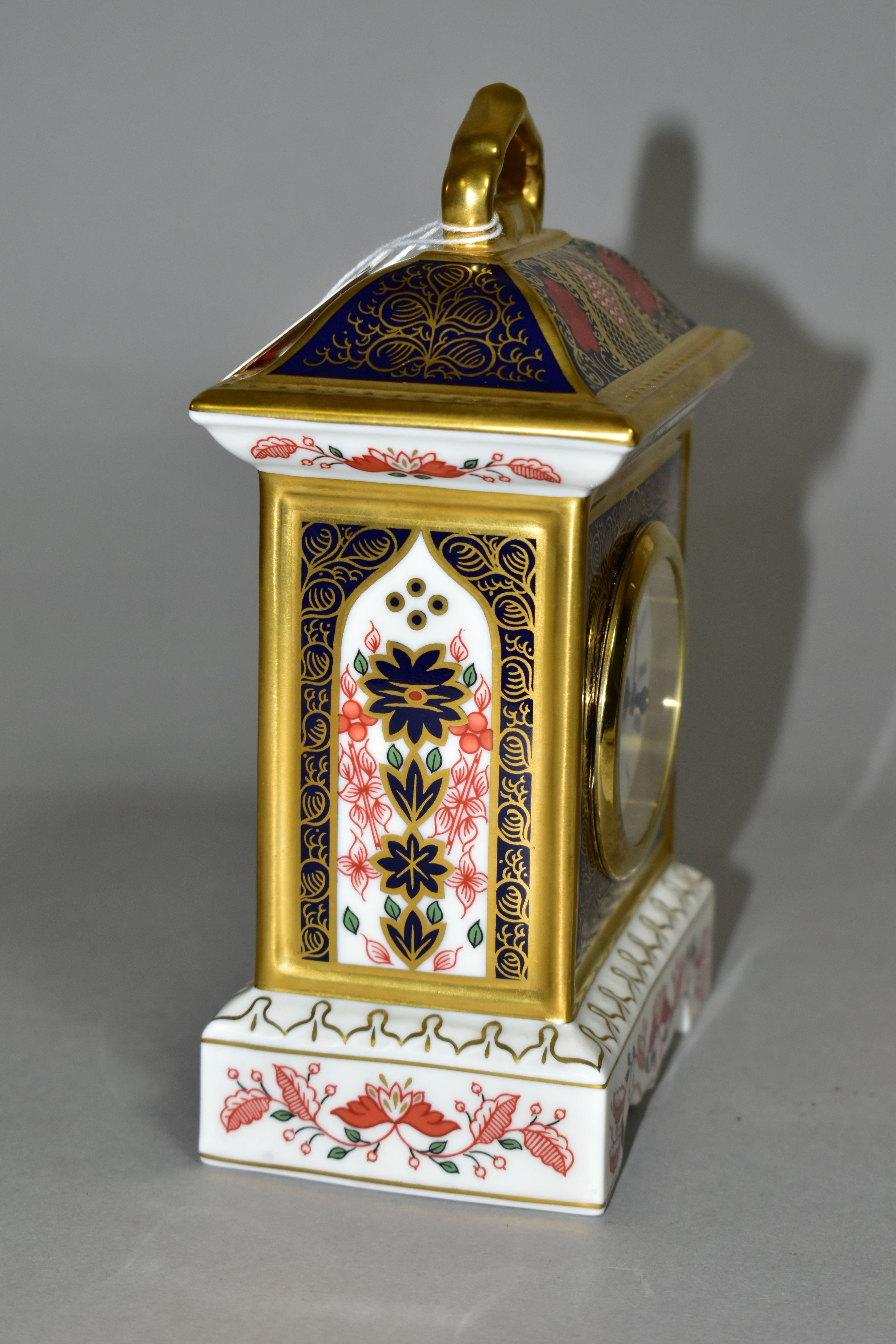 A ROYAL CROWN DERBY OLD IMARI 1128 SOLID GOLD BAND MANTEL CLOCK, with quartz movement, having red - Image 3 of 5