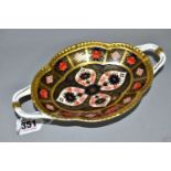 A ROYAL CROWN DERBY OLD IMARI 1128 SOLID GOLD BAND TWIN HANDLED BOWL, of footed, oval, scalloped