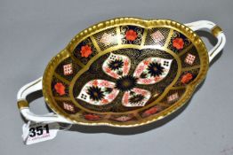 A ROYAL CROWN DERBY OLD IMARI 1128 SOLID GOLD BAND TWIN HANDLED BOWL, of footed, oval, scalloped