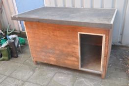 A LARGE DOG/ANIMAL KENNEL with sloping felt roof, wooden ship lap construction and an open door