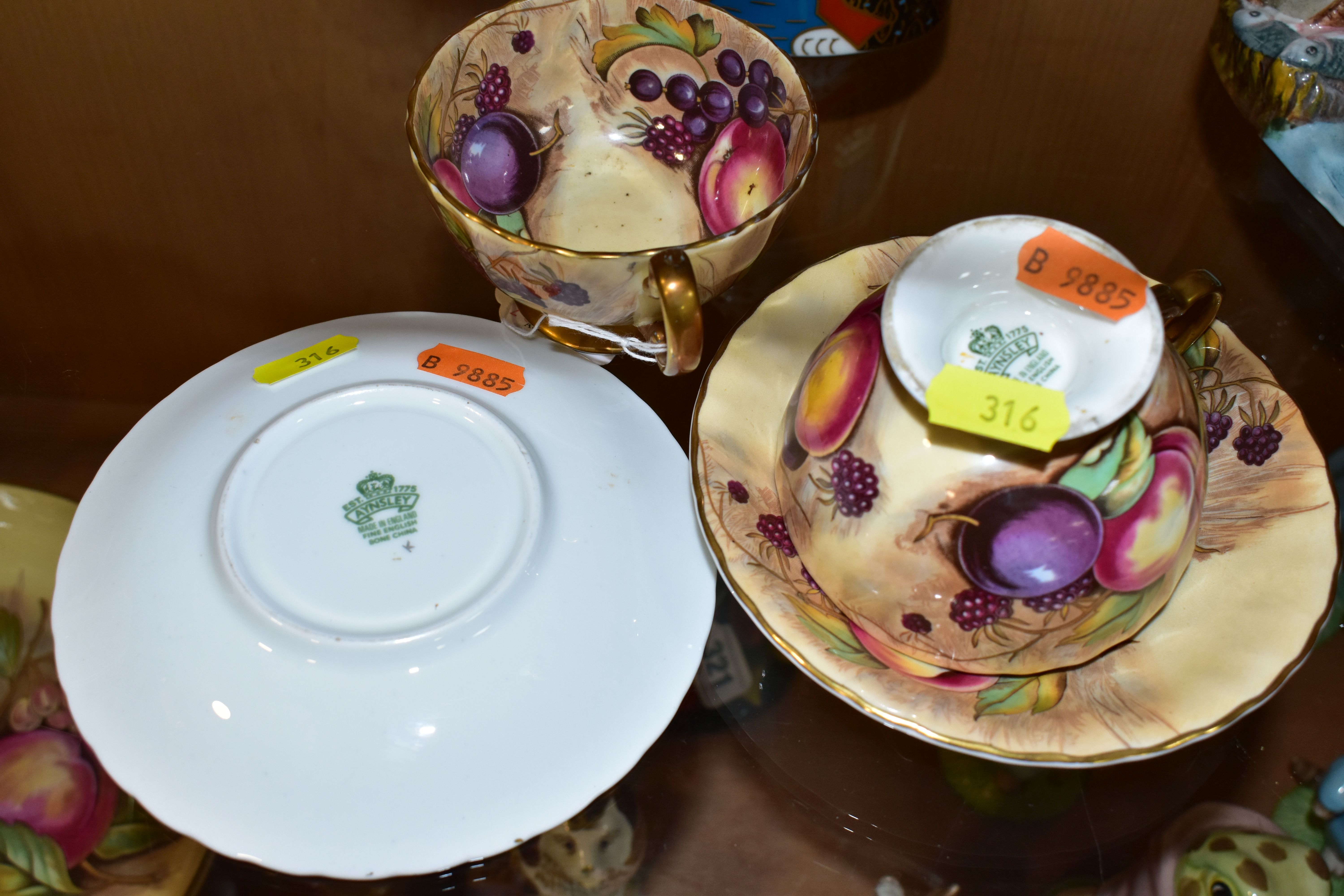 A PAIR OF AYNSLEY ORCHARD GOLD TEA CUPS AND SAUCERS, with gilt handles and rims, printed with - Image 4 of 4