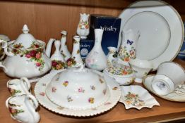 A GROUP OF ROYAL ALBERT AND AYNSLEY TEA AND GIFT WARES, to include Royal Albert Old Country Roses: a