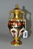 A ROYAL CROWN DERBY OLD IMARI 1128 SOLID GOLD BAND TWIN HANDLED SUDBURY VASE AND COVER, of