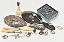 A SELECTION OF SILVER, YELLOW AND WHITE METAL, to include a AF silver handheld mirror, hallmarked '