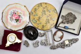A SELECTION OF COSTUME JEWELLERY AND COMPACTS, to include a Victorian jet mourning brooch, a white