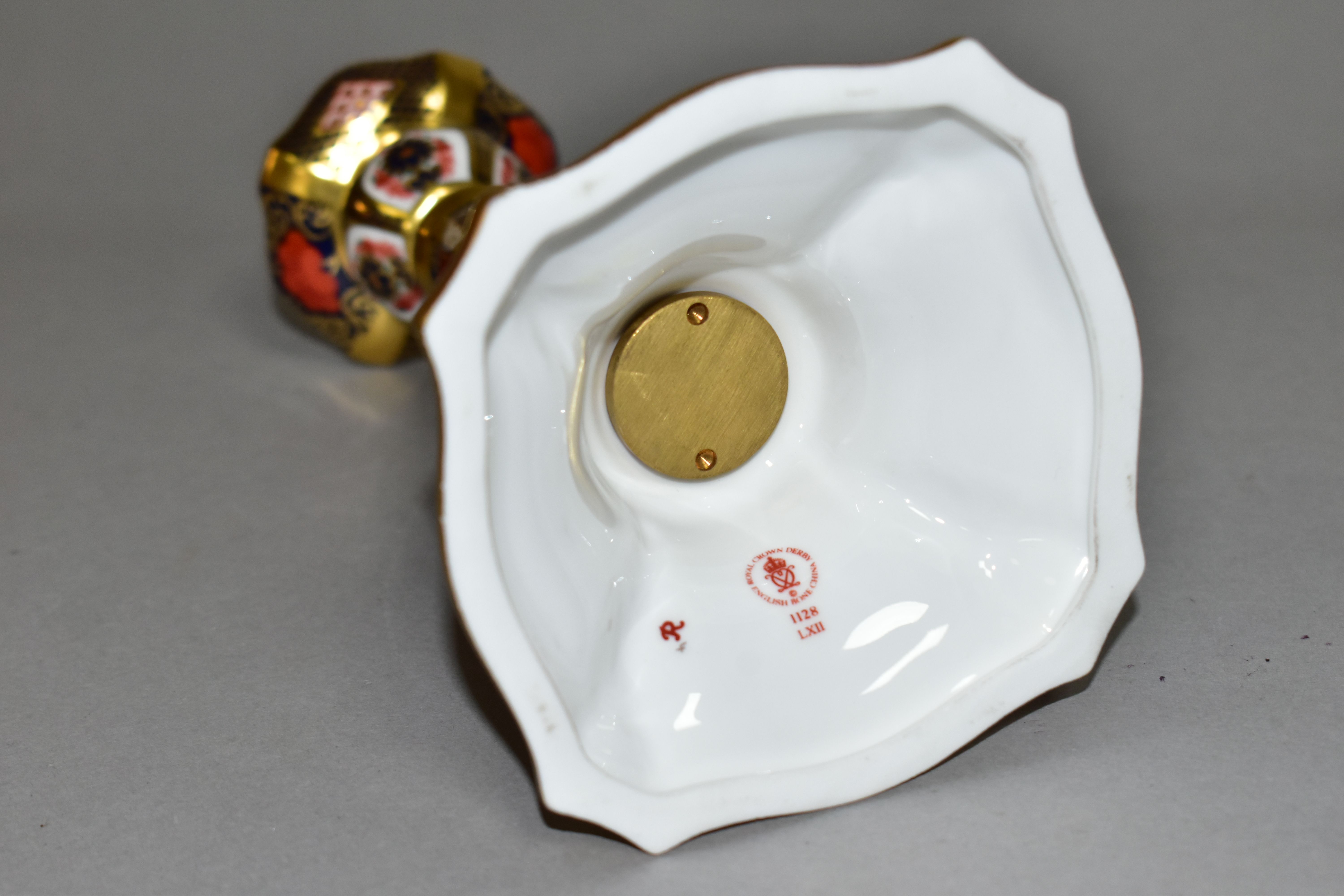 A ROYAL CROWN DERBY OLD IMARI 1128 SOLID GOLD BAND CASTLETON CANDLESTICK, heavily gilded with leaf - Image 4 of 4