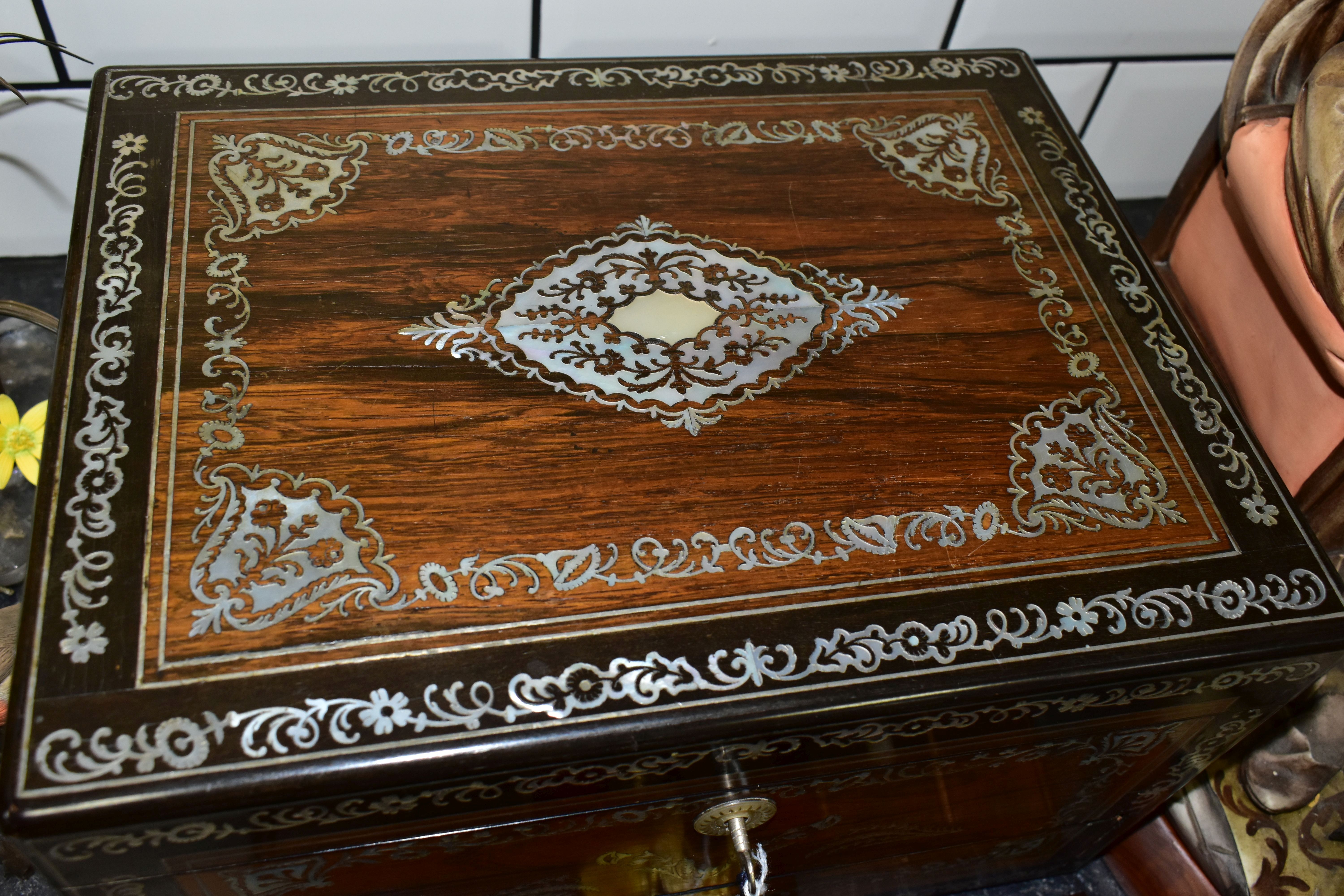 A MID- VICTORIAN WRITING ROSEWOOD WRITING BOX, INLAID WITH MOTHER OF PEARL DECORATED IN SCROLL AND - Image 3 of 5
