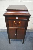 A 20TH CENTURY MAHOGANY GRAMOPHONE CABINET, with hinged lid, enclosing the turn table, above two