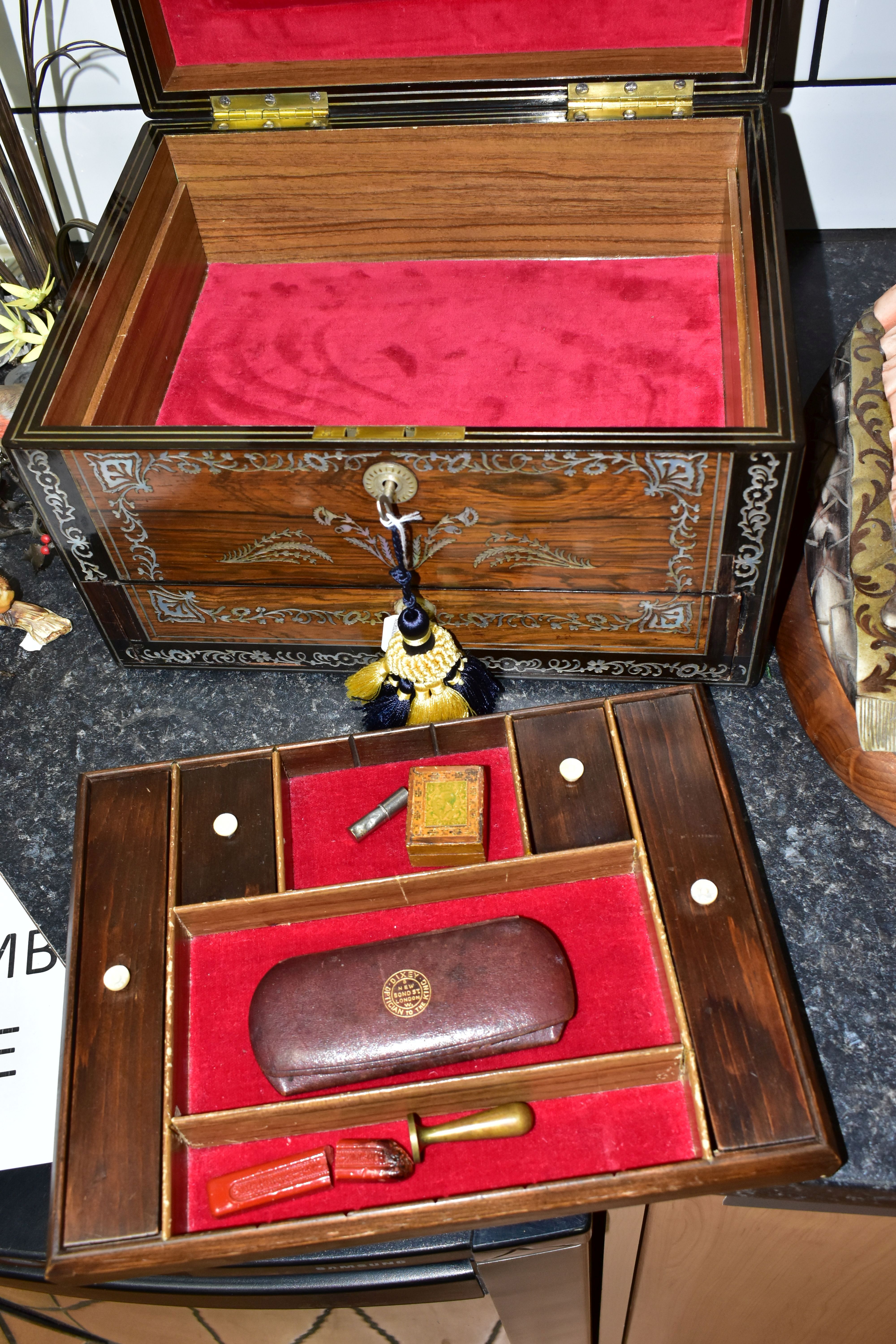 A MID- VICTORIAN WRITING ROSEWOOD WRITING BOX, INLAID WITH MOTHER OF PEARL DECORATED IN SCROLL AND - Image 2 of 5